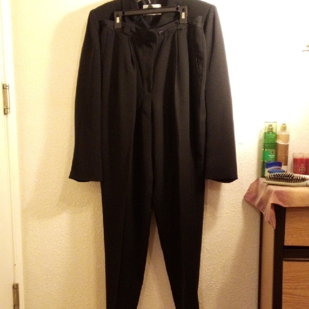 Elegant Black Women's Pantsuit